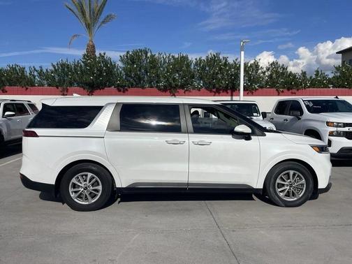 2022 Kia Carnival LXS