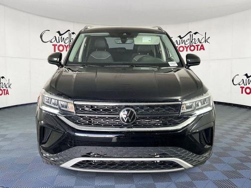 Deep Black Pearl 2024 Volkswagen Taos 1.5T SE