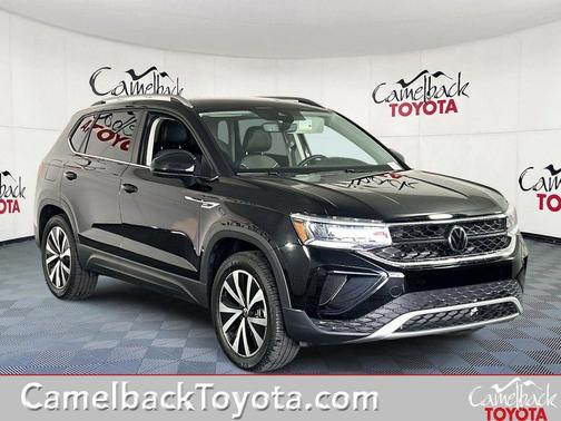 Deep Black Pearl 2024 Volkswagen Taos 1.5T SE