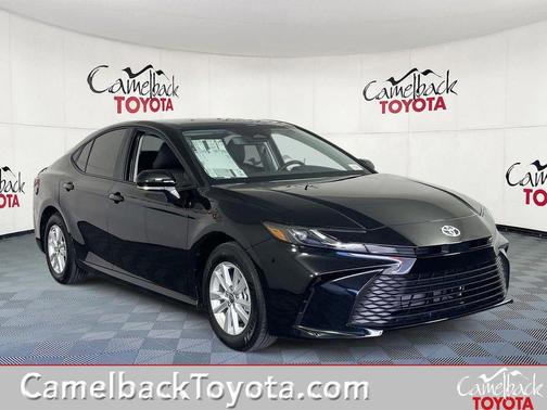 Midnight Black Met 2026 Toyota Camry LE