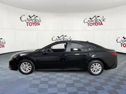 Midnight Black Met 2026 Toyota Camry LE