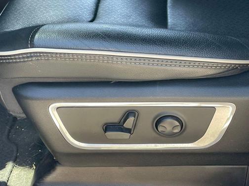 Ivory White Tri-Coat Pearlcoat 2022 RAM 1500 Laramie