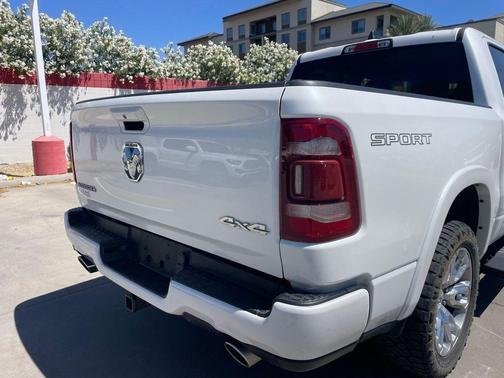 Ivory White Tri-Coat Pearlcoat 2022 RAM 1500 Laramie