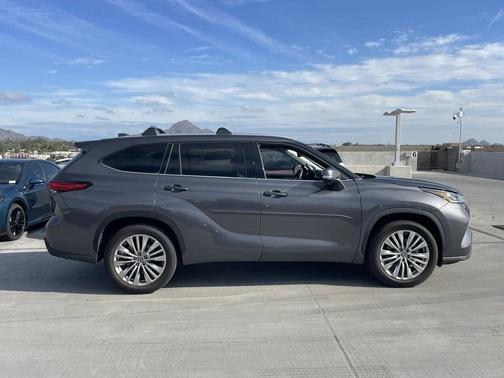 2023 Toyota Highlander Platinum