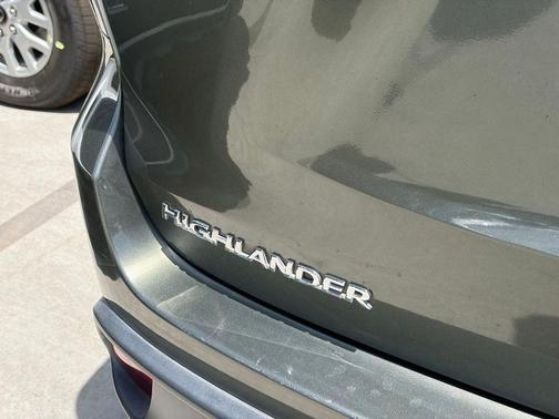 Jade Metallic 2014 Toyota Highlander Limited Platinum