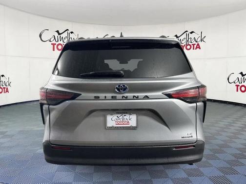 2022 Toyota Sienna LE