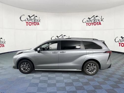 2022 Toyota Sienna LE