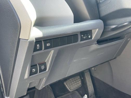 2022 Toyota Sienna LE