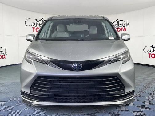 2022 Toyota Sienna LE