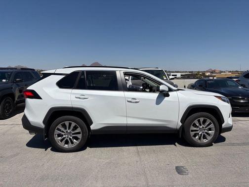 Pearl 2025 Toyota RAV4 XLE Premium