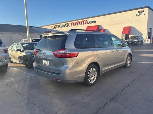 2017 Toyota Sienna XLE