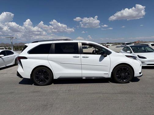 Super White 2021 Toyota Sienna XSE 7 Passenger
