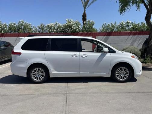 2014 Toyota Sienna XLE