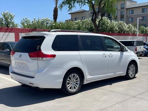 2014 Toyota Sienna XLE