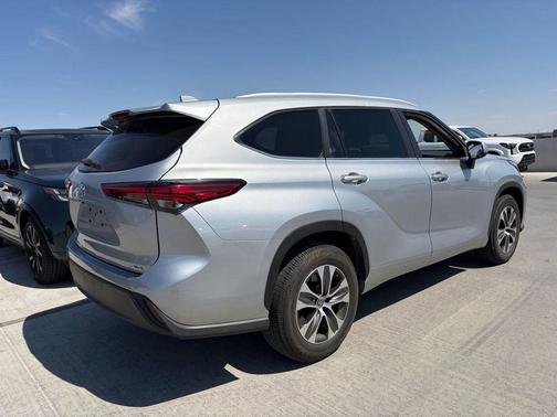 Celestial Silver 2023 Toyota Highlander XLE