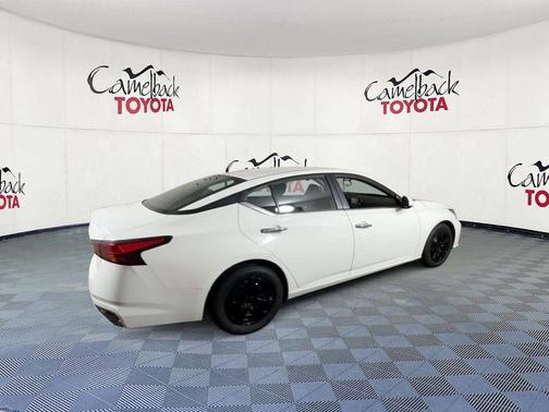 Glacier White 2023 Nissan Altima S FWD