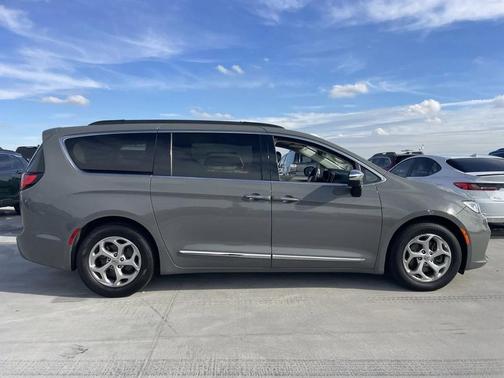 2023 Chrysler Pacifica Limited