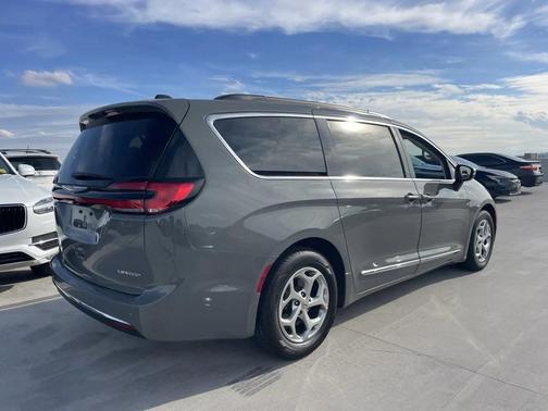 2023 Chrysler Pacifica Limited