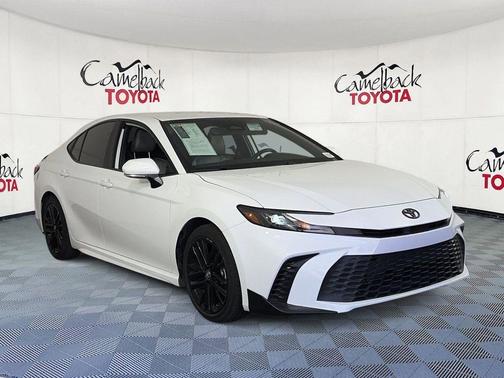 Ice Cap 2025 Toyota Camry SE