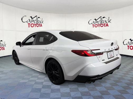 Ice Cap 2025 Toyota Camry SE