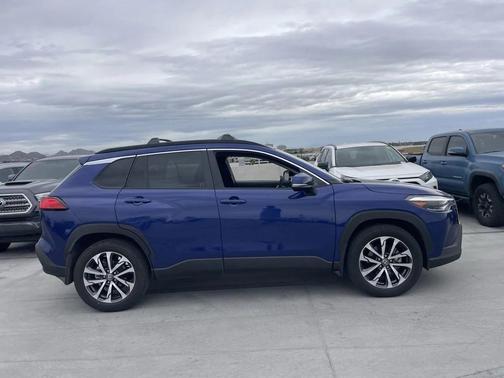 2024 Toyota Corolla Cross XLE