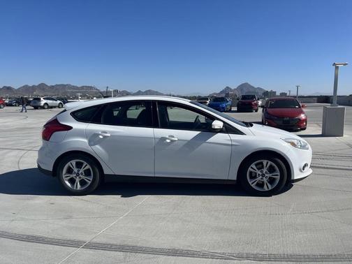 Photo 3 of 11 of 2013 Ford Focus SE