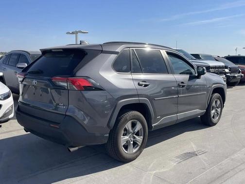 2022 Toyota RAV4 Hybrid LE