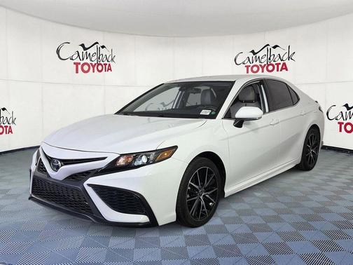 White 2022 Toyota Camry SE