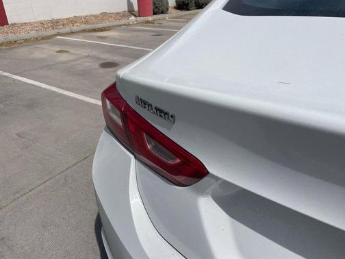 Summit White 2023 Chevrolet Malibu FWD 1LT