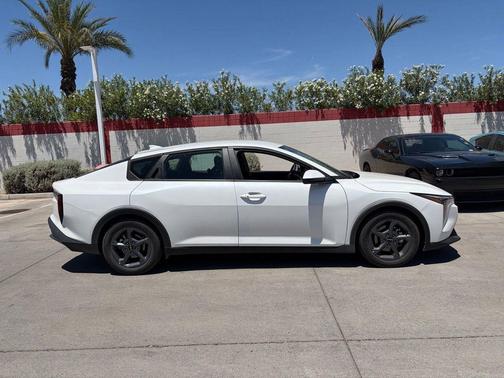 Snow White Pearl 2025 Kia K4 LXS