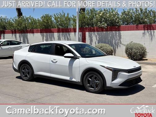 Snow White Pearl 2025 Kia K4 LXS