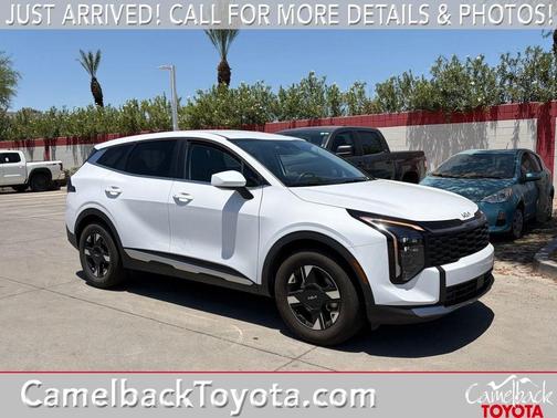 Glacial White Pearl 2026 Kia Sportage LX