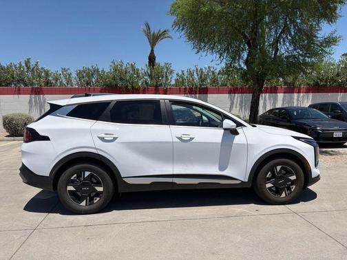Glacial White Pearl 2026 Kia Sportage LX