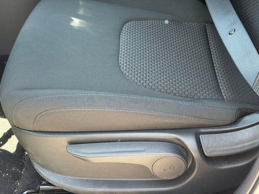 Glacial White Pearl 2026 Kia Sportage LX