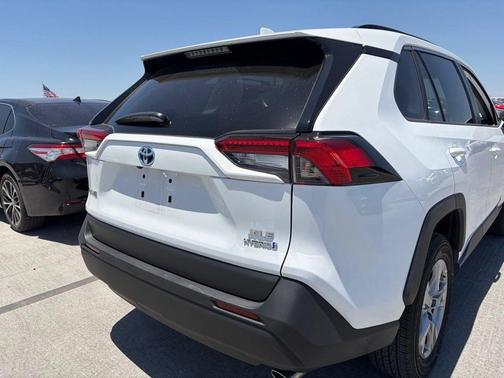 Ice Cap 2024 Toyota RAV4 Hybrid XLE