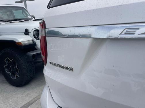 White Platinum Tri-Coat 2018 Ford Explorer Platinum