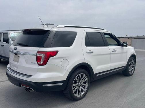 White Platinum Tri-Coat 2018 Ford Explorer Platinum