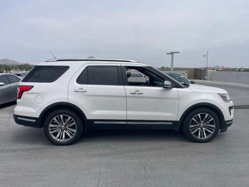 White Platinum Tri-Coat 2018 Ford Explorer Platinum