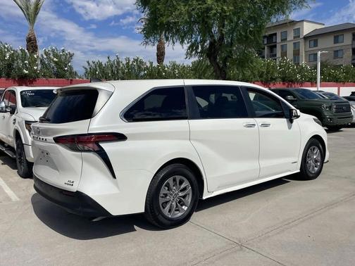 2021 Toyota Sienna XLE 7 Passenger