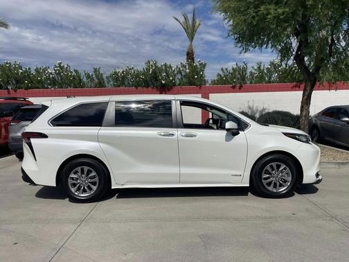 2021 Toyota Sienna XLE 7 Passenger