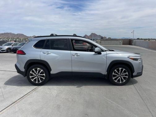 2024 Toyota Corolla Cross XLE