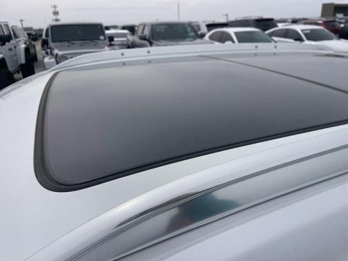Crystal White Tricoat 2025 Cadillac XT4 Premium Luxury