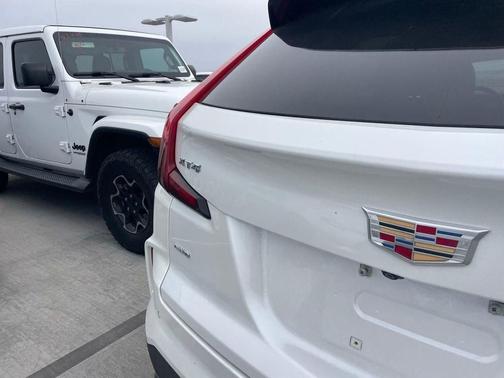 Crystal White Tricoat 2025 Cadillac XT4 Premium Luxury