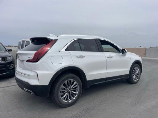 Crystal White Tricoat 2025 Cadillac XT4 Premium Luxury