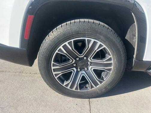 2024 Jeep Wagoneer Series II 4x2