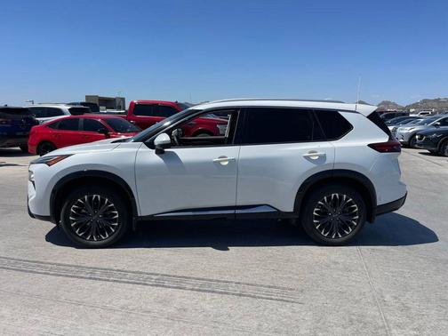 Everest White Pearl 2024 Nissan Rogue Platinum