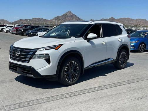 Everest White Pearl 2024 Nissan Rogue Platinum