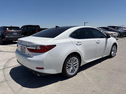 Eminent White Pearl 2017 Lexus ES 350 Base