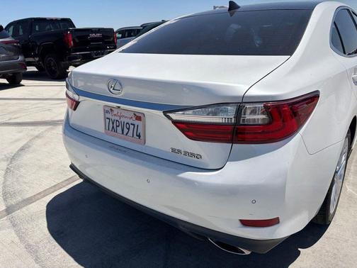 Eminent White Pearl 2017 Lexus ES 350 Base