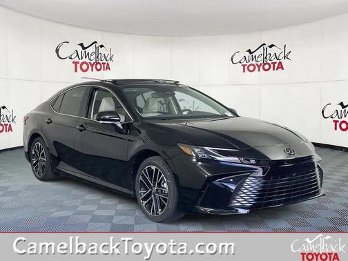 Midnight Black Met 2026 Toyota Camry XLE